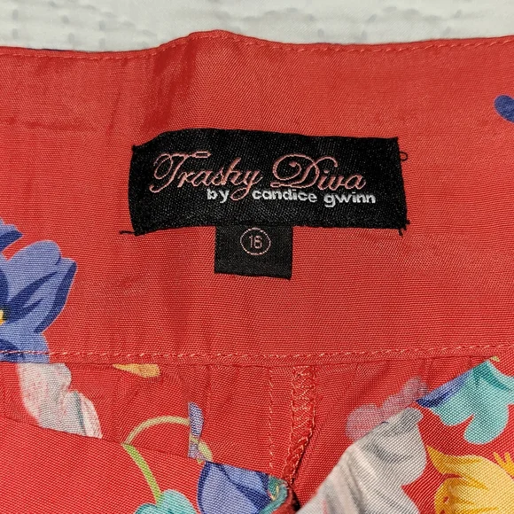 Trashy Diva - Butterflies and Begonias High Waisted Shorts, Women's Size 16 - Picture 3 of 3